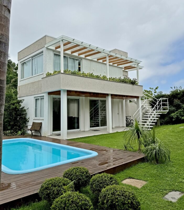 Pergolado e Escada Metálica Residencial – obra MetalPriss