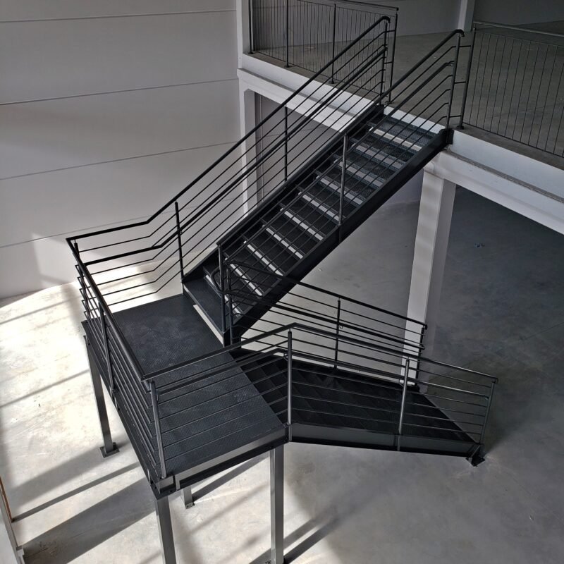 Escada Metálica para Galpão – obra MetalPriss