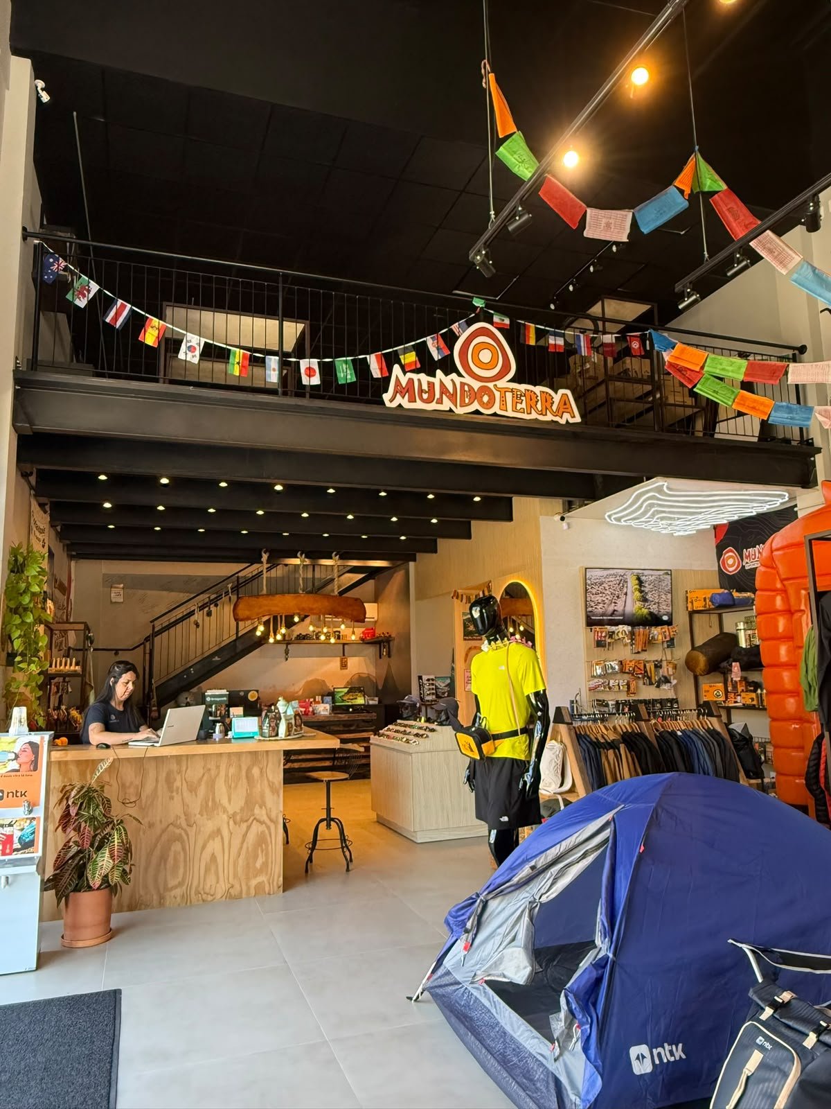 Mezanino comercial em estrutura metálica